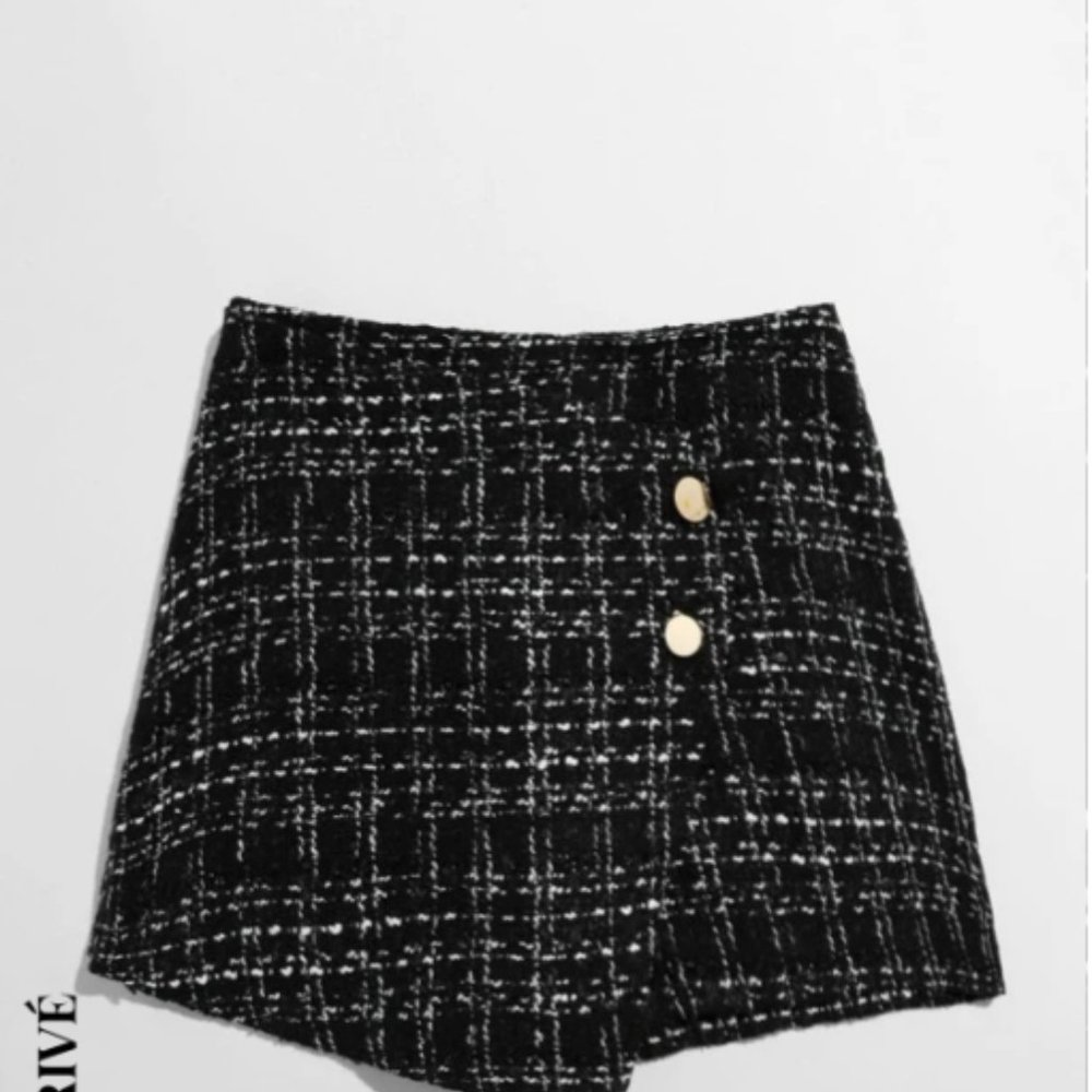 Privé Button Front Black and White Tweed Skort